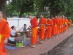 Prozession der Bettelmönche in Louang Prabang
